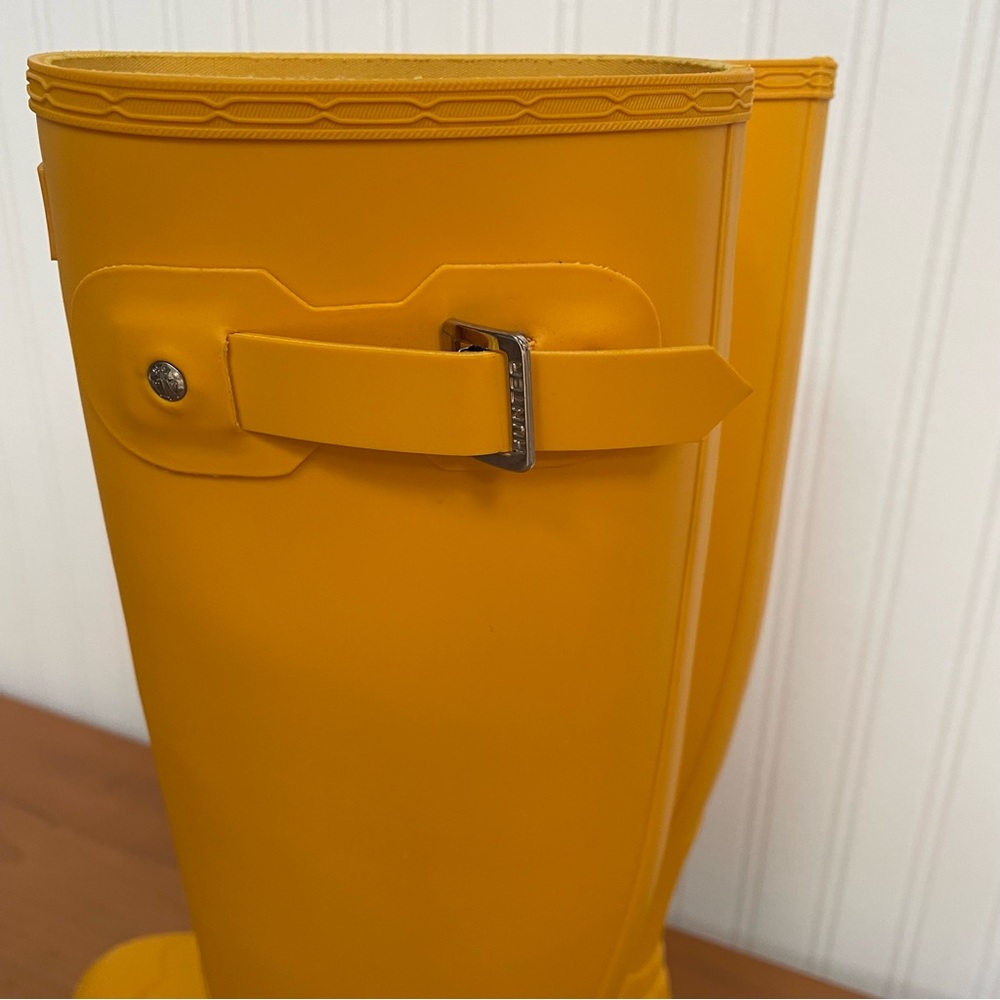 Hunter Boots Tall Size 8 Waterproof Classic Women's Yellow Rubber Rain Boots - Picture 5 of 7